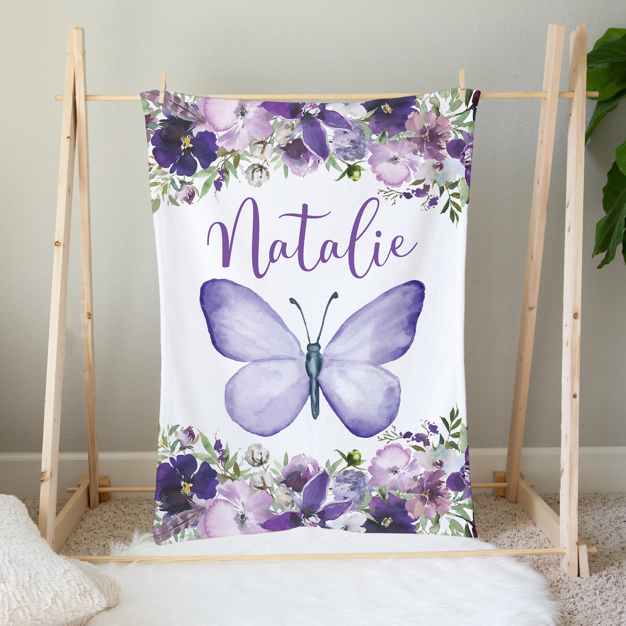 Artsadd Manta de hito mensual personalizada para bebé con nombre de 30 x 40  pulgadas, manta personalizada de flores en forma de mariposa con