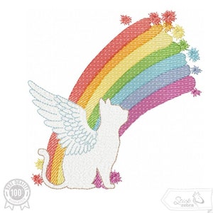 Könnte beinhalten: Eine weiße Katze mit Engelsflügeln sitzt unter einem Regenbogen mit Sternen. Der Regenbogen besteht aus Rot, Orange, Gelb, Grün, Blau, Indigo und Violett. Die Katze schaut zum Regenbogen hinauf.