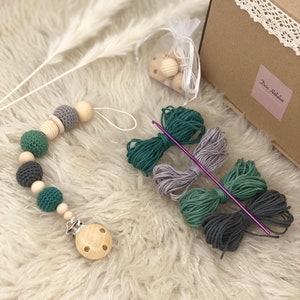 DIY Crochet Set Pacifier Necklace with Crochet Pattern