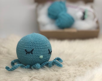 DIY Häkelset Ikky - Octopus als Rassel mit Häkelanleitung