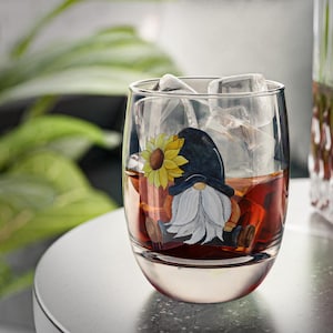 Bicchiere da whisky con gnomo e girasole: regalo divertente per bar