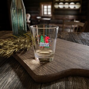 Lustiges Weihnachtsschnapsglas: Personalisiertes humorvolles Geschenk