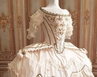 Marie Antoinette robe de cour at Versailles