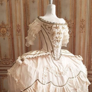 Marie Antoinette robe de cour at Versailles