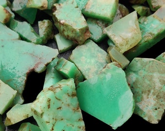 Veel ruwe groene chrysopraas edelstenen, kleine ruwe stenen