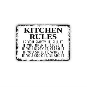 Letrero de reglas de cocina - Decoración divertida para la pared de la cocina - Arte mural humorístico de cocina campestre - Regalo rústico de chef casero - Letrero de metal y lienzo para pared
