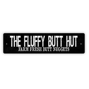 Cartello Metallico The Fluffy Butt Hut Farm Fresh Butt Nuggets – Insegna Divertente Per Pollaio, 40x10 Cm - 5