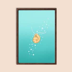 Peut inclure: Impression d'art encadrée représentant un pendentif coquillage doré sur un cordon blanc, entouré de bulles, sur fond turquoise. L'œuvre est dans un cadre en bois marron, évoquant une scène sous-marine.