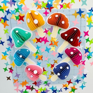 File digitale SVG, ghirlanda di funghi a nido d'ape, lavoretti facili per bambini, funghi di carta, decorazioni fai da te per la festa della mamma, lavoretti primaverili, file Cricut