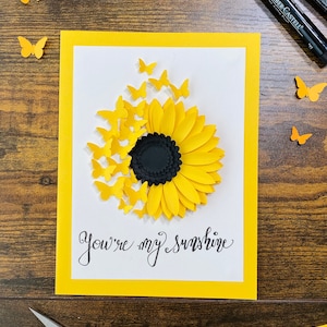 Cartão SVG com Girassol e Borboletas | Modelo de Cartão de Papel em Camadas 3D para Cricut | Download Digital de Cartão Floral para Felicitações imagem 2