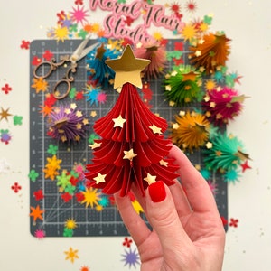 Modello digitale SVG, Natale fai da te, ghirlanda di alberi 3D, artigianato di carta, artigianato natalizio, decorazioni invernali, ornamento sospeso, Natale arcobaleno