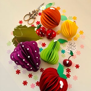 Modello SVG, Frutta di carta, Artigianato autunnale, Cameretta per bambini, Decorazioni fai da te per compleanni, Decorazioni per feste a tema frutta, Artigianato per bambini, Fiori di carta