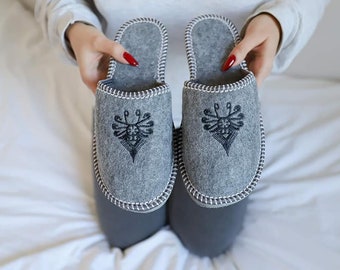 Women's Felt Slippers Home Shoes Sandals Polskie Kapcie Grey polish highlander traditional Parzenica embroidery UK SELLER
