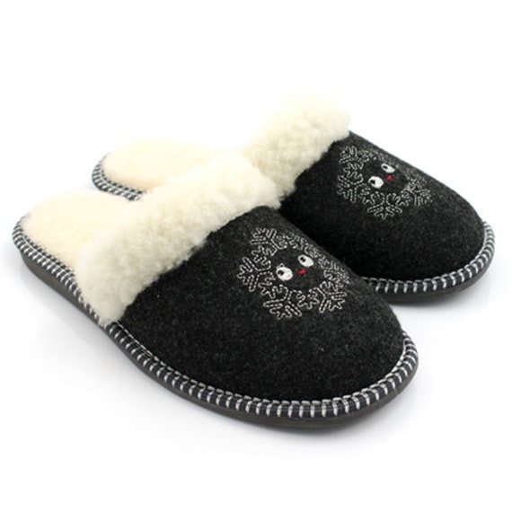 DISOLVE Boys Girls Cozy House Slippers Warm Plush Winter Cotton Slipper  Kids Cute Indoor slipper Non-Slip COLOR RED FREE SIZE : Amazon.in: Fashion