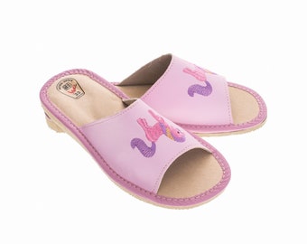 Enfants Enfants Filles Garçons Cuir Pantoufles Sandales Maison Chaussures Kapcie Hausschuhe Coeurs Unisexe Chaussures pour enfants VENDEUR AU ROYAUME-UNI