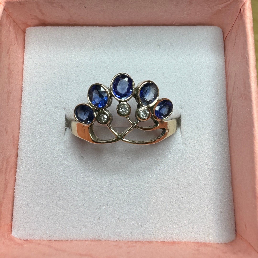 Sapphire and Diamond 8 Carat Vintage Gold Tiara Design Diana Ring. Size