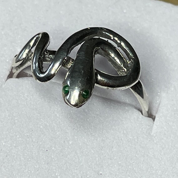 Silver snake / serpent ring with green emerald ey… - image 10