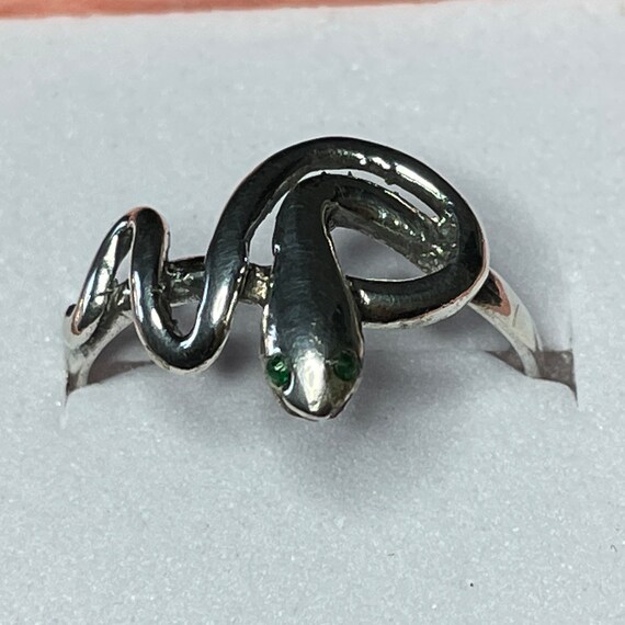 Silver snake / serpent ring with green emerald ey… - image 7