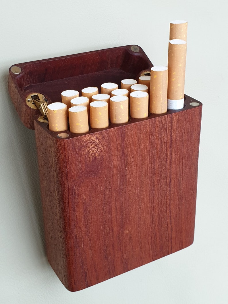Caja de cigarrillos de madera de caoba personalizada para | Etsy