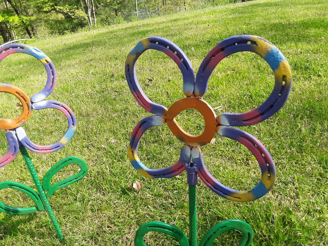 Garden art horseshoe flower | Etsy