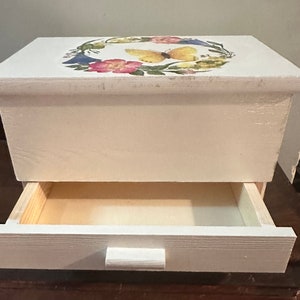 Jewelry box