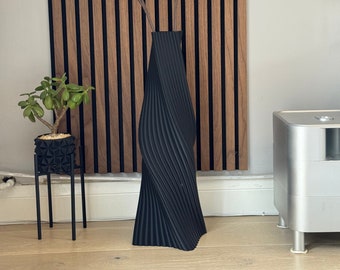 Zeitgenössische schwarze Twist-Pampas-Vase | Exklusive Designer-Wohndekoration | Für Trockenblumen auf dem Tisch oder Boden stehend