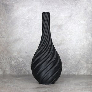 Zeitgenössische schwarze Twist-Pampas-Vase | Exklusive Designer-Wohndekoration | Für Trockenblumen auf dem Tisch oder Boden stehend