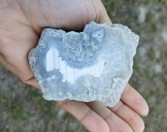 Pieza de exhibición pulida de ágata de línea de flotación blanca (Montana)