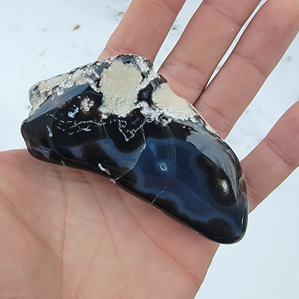 Jet Black Fortification Agate Tumble (Montana) Contrasting Blue Core 150g