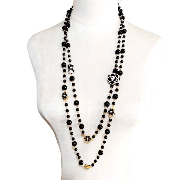 Nouveaux bijoux de collier multicouches à longue chaîne de perles de camélia noir.