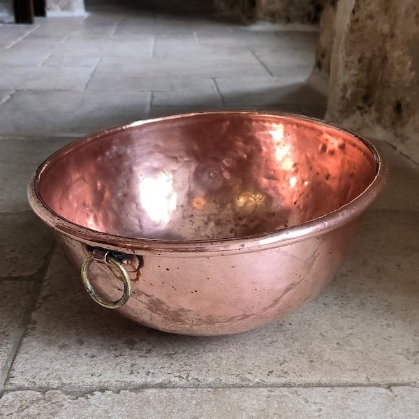 Beautiful, vintage, French, professional quality, hand hammered, copper mixing bowl by Matfa for Mora & Cie of Paris. Circa 1940's / 50's