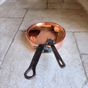 Absolutely gorgeous, professional quality, 22cm antique, French, handmade, hand hammered, 3mm, copper, sauté pan and lid. Circa early 1900&#39;s