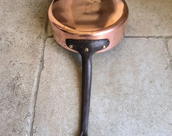 Beautiful, professional quality, 24cm antique, French, 3mm, hand hammered, copper sauté pan. Circa late 1800's early 1900's