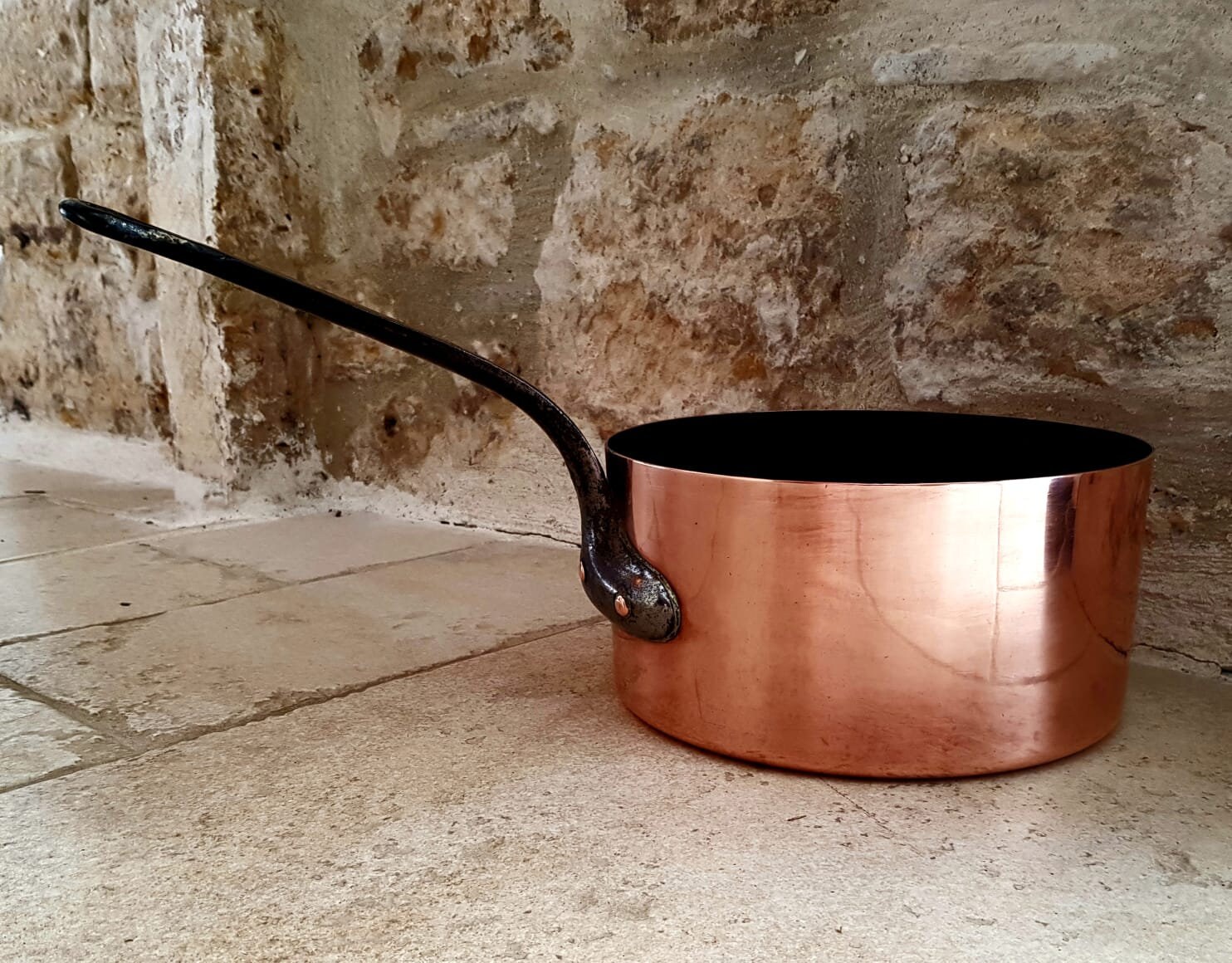 Superbe Millésime, Qualité Professionnelle, Grande Casserole en Cuivre Numéro 23 Français