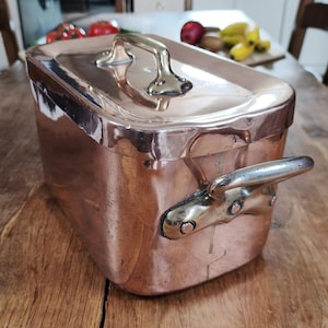 Gorgeous, professional quality, Antique, French, Copper Daubière / Roasting Pan. Circa late 1800's / early 1900's