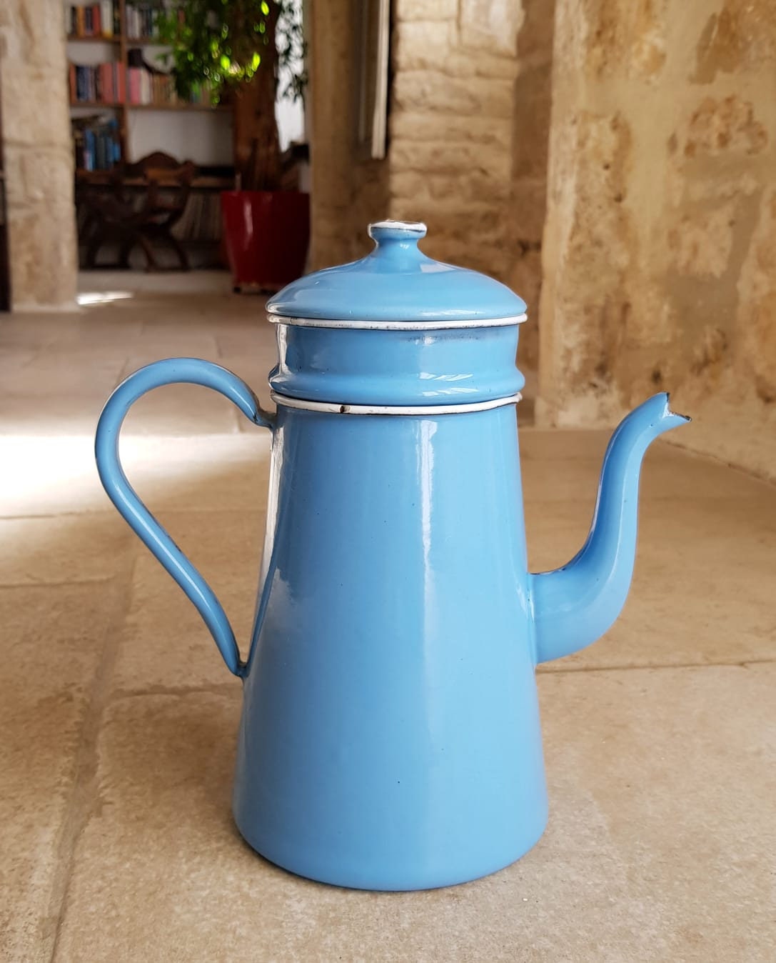 Belle Cafetière Vintage, Belge, Émaillée en Bleu avec Tuyauterie Blanche, Filtre, Presse à Café et C