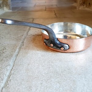 Absolutely stunning, professional quality, antique, French, handmade, hand hammered, 3.2mm, re-tinned, copper, sauté pan