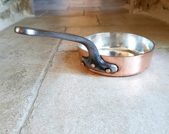 Absolutely stunning, professional quality, antique, French, handmade, hand hammered, 3.2mm, re-tinned, copper, sauté pan