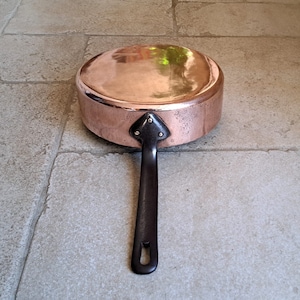 Copper sauté pan. Beautiful, antique, French, 2mm copper, handmade and hand hammered, by A La Ménagère of Paris. Circa early 1900&#39;s