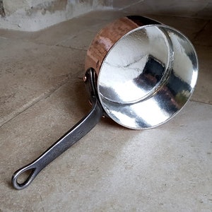 Beautiful, professional quality, vintage, French, E. Dehillerin Paris 3mm / 1/8&quot; thick hand hammered, copper saucepan. Circa 1950&#39;s / 60&#39;s