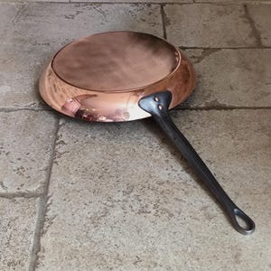 Large, professional quality, Vintage, French, 1.6mm, copper frying pan from the Atelier du Cuivre in Villedieu-les-Poêles. Circa 1980&#39;s