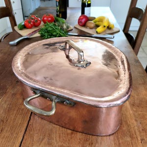 Utterly gorgeous, rare, antique, French, tear shaped, handmade, hand hammered copper Poissonière / roasting pan. Circa mid to late 1800's