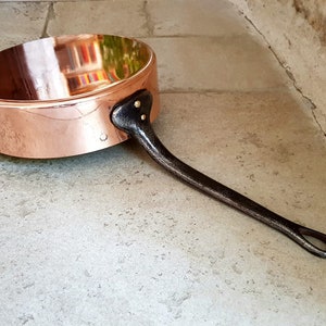 2mm copper sauté pan. Stunning, large, professional quality, Vintage, French, fabricated by the Atelier du Cuivre of Villedieu-les-Poêles