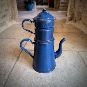 Beautiful, vintage, French, enamelled Biggin Cafetière in rare, deep blue enamel, complete with filter and lid. Circa 1930&#39;s - 50&#39;s.