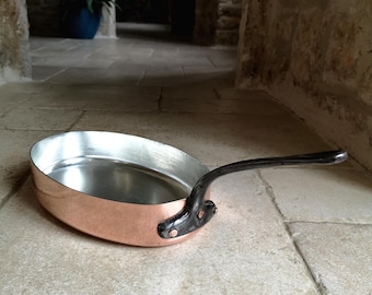 Gorgeous, vintage, French, 31cm professional quality, 2mm oval copper sauté pan. Circa 1980's