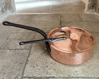 Beautiful, 26cm professional quality, vintage, French, 3mm, copper sauté pan with lid by Maurice Lefèvre of Villedieu. Circa 1950&#39;s / 60&#39;s.