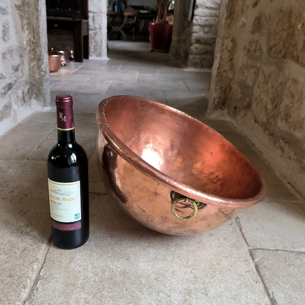 Gorgeous, large, vintage, French, high quality, hand hammered, handmade, 36cm rolled top copper mixing bowl. Circa 1940's / 50's