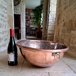 Gorgeous, large, antique, French, high quality, hand hammered, handmade, 40cm rolled top copper mixing bowl. Circa late 1800&#39;s early 1900&#39;s