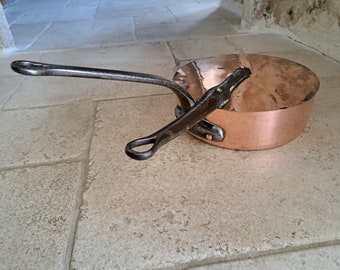 Beautiful, large, professional quality, vintage, French, hand hammered, 2mm copper sauté pan with splash / flat lid