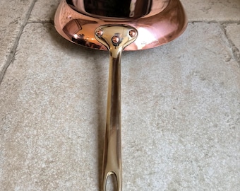 Beautiful, professional quality, 26cm, vintage, French, 1.6mm copper frying pan by Mauviel of Villedieu-les-Poêles. Circa 1970's / 80's